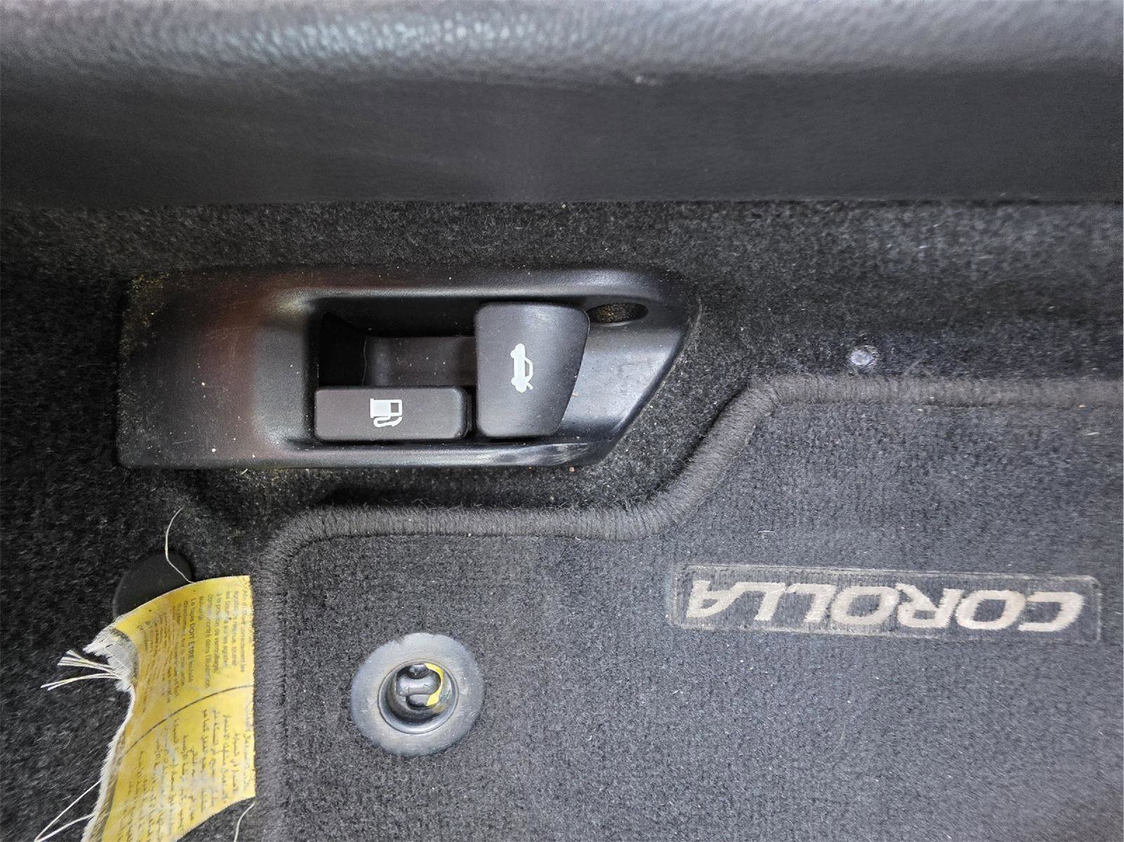 Used 2022 Toyota Corolla SE image 25