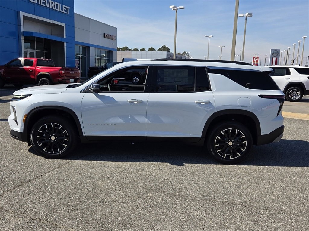 New 2026 Chevrolet Traverse LT w/ Enhanced Driving Package image 2
