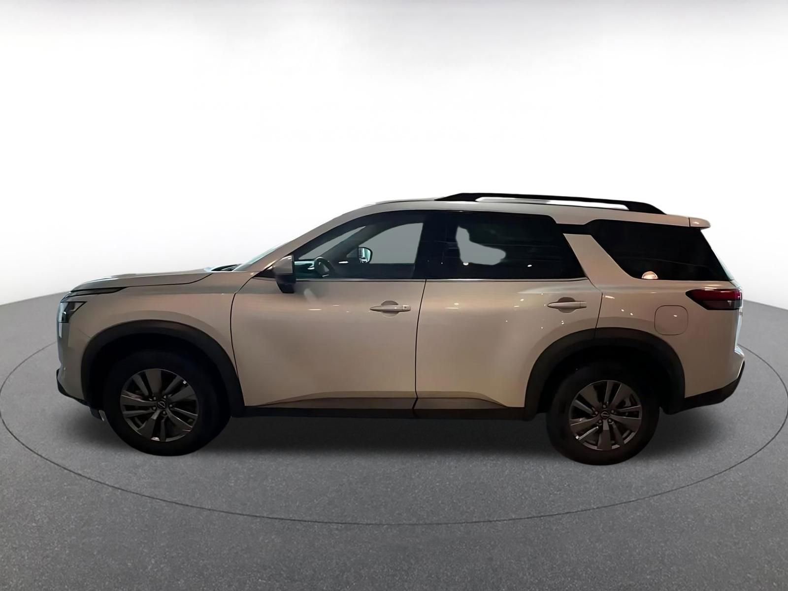 Used 2025 Nissan Pathfinder SV FWD image 9