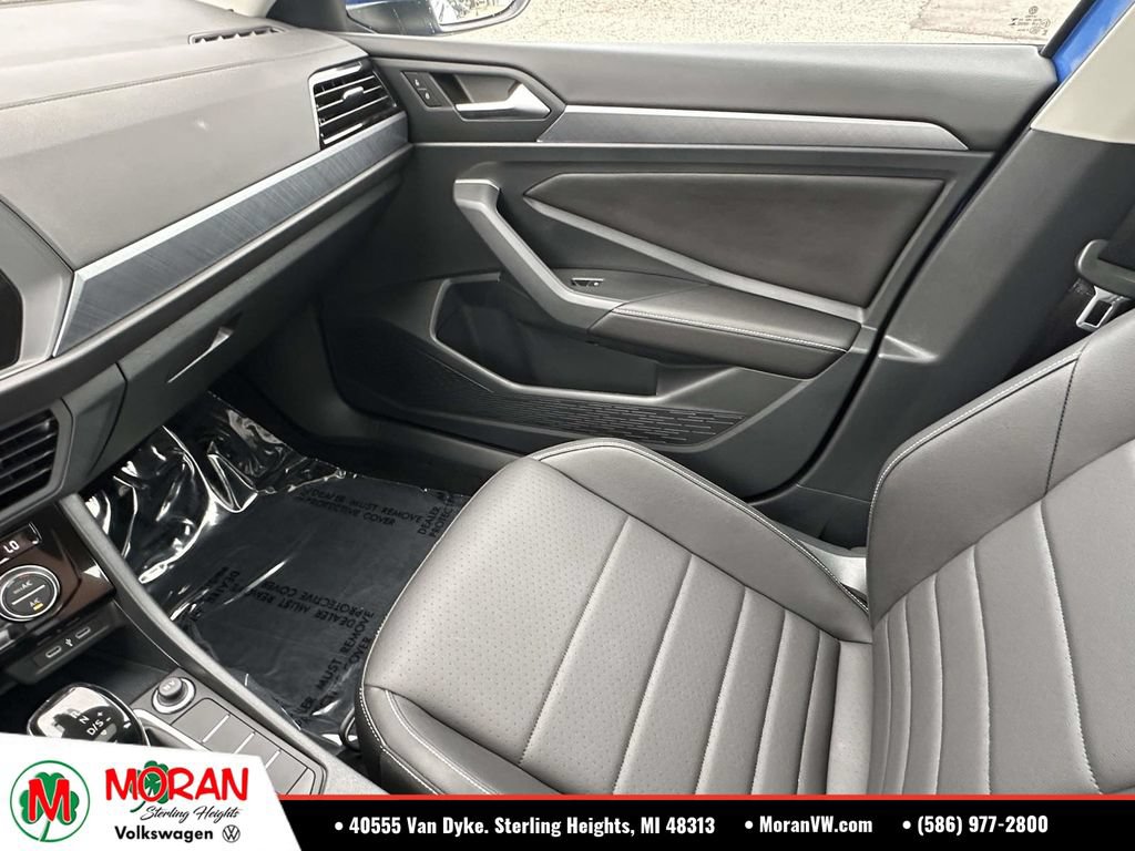 Used 2023 Volkswagen Jetta SE w/ Panoramic Sunroof Package FWD image 31