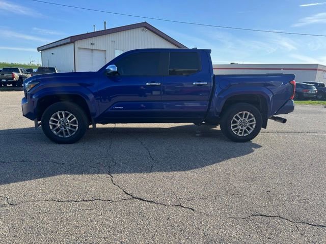 Used 2024 Toyota Tacoma Limited w/ Limited Package (LT) AWD/4WD image 16