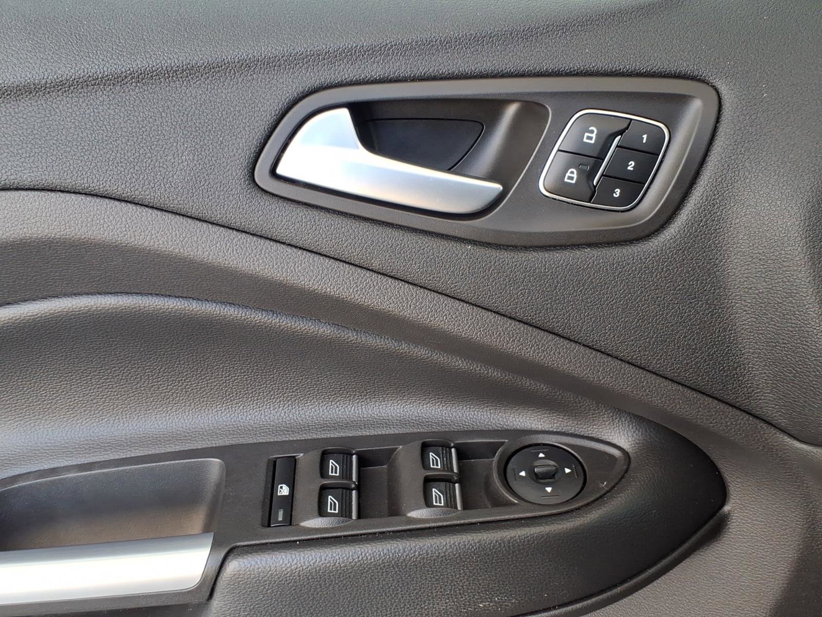 Used 2018 Ford Escape Titanium w/ Ford Safe & Smart Package FWD image 33