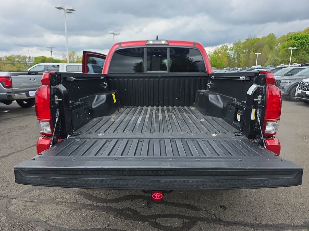 Used 2016 Toyota Tacoma TRD Sport AWD/4WD image 15
