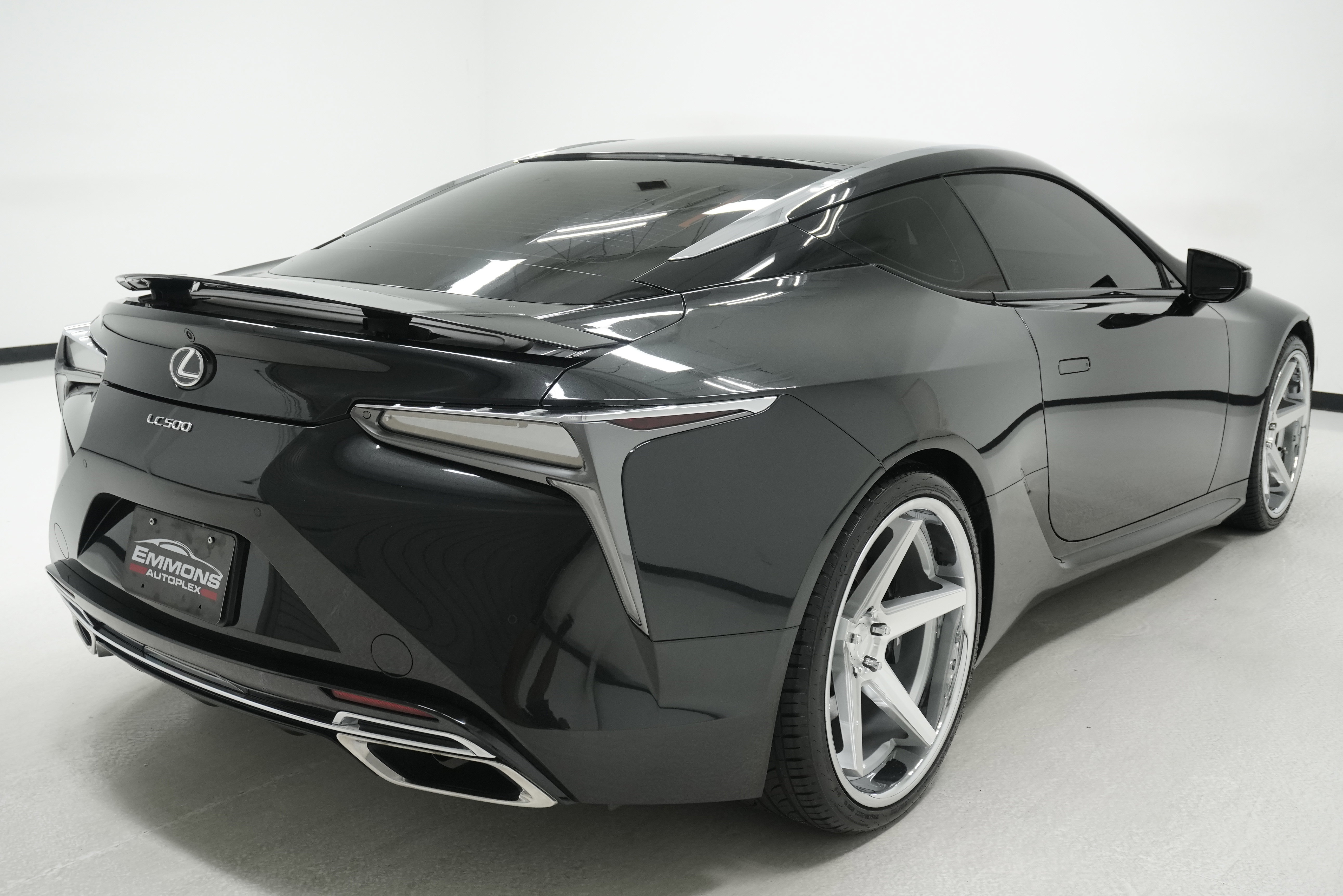 Used 2018 Lexus LC 500 Coupe w/ Performance Package RWD image 4