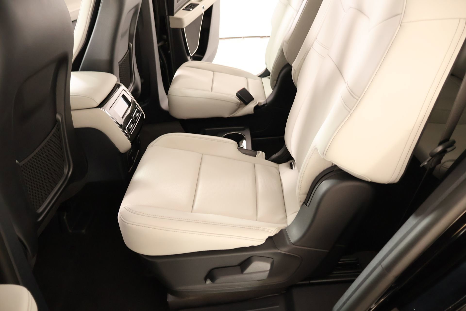 New 2026 Lincoln Aviator AWD image 12