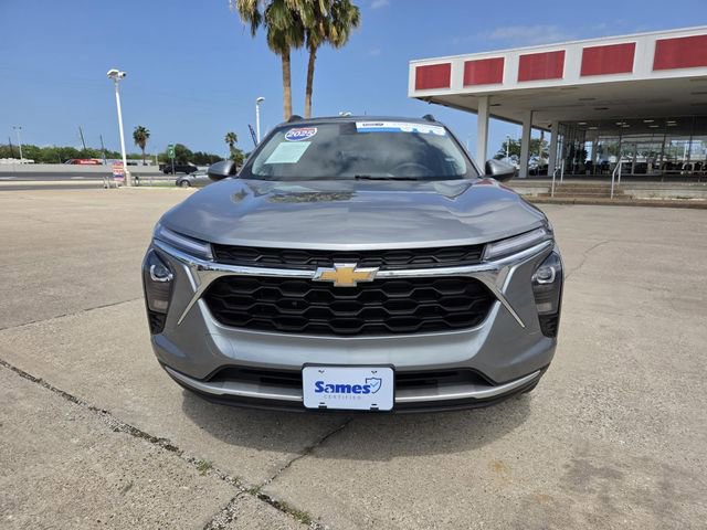 Used 2025 Chevrolet Trax LT FWD image 19