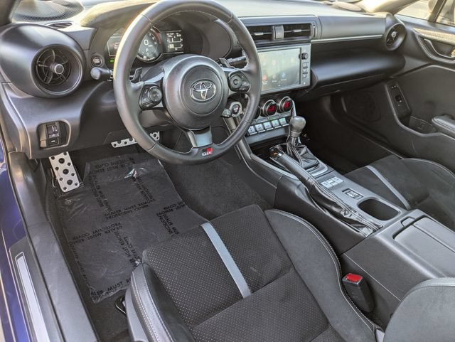Used 2025 Toyota GR86 Premium w/ Performance Package RWD image 10