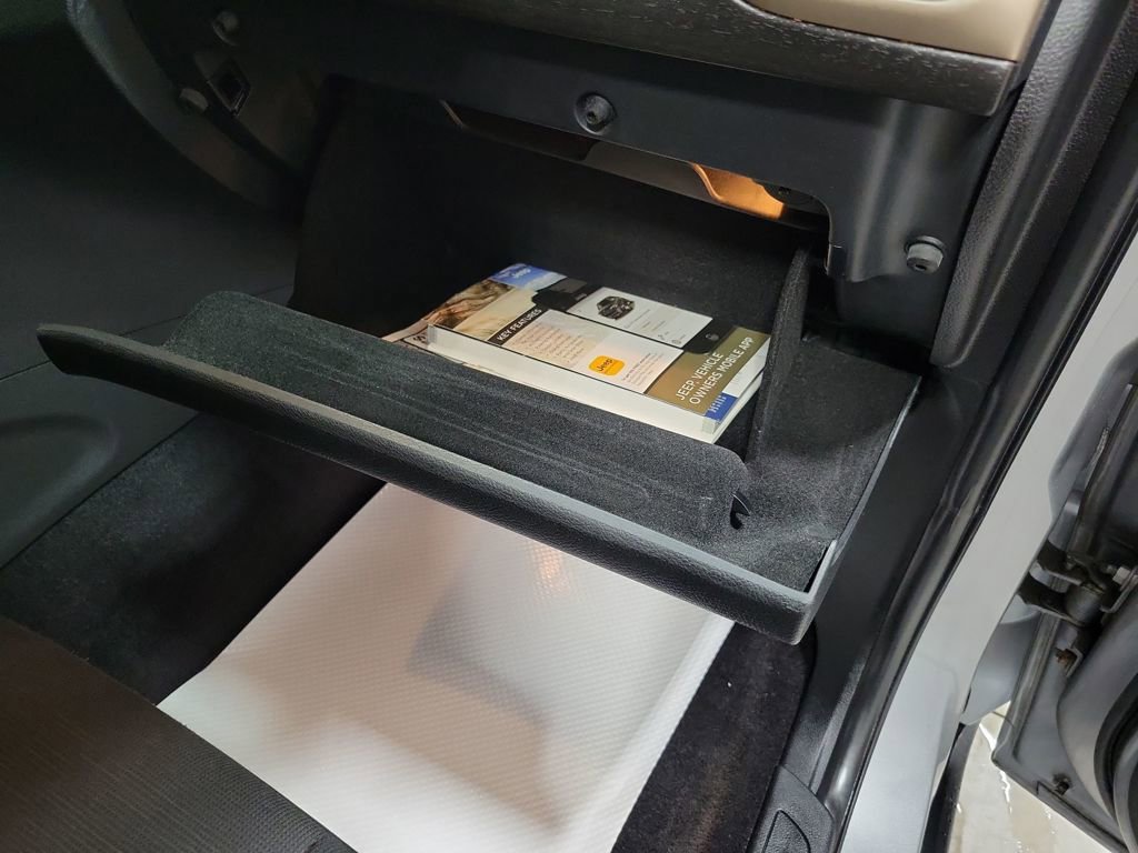 Used 2016 Jeep Grand Cherokee Laredo w/ Quick Order Package 23E image 28