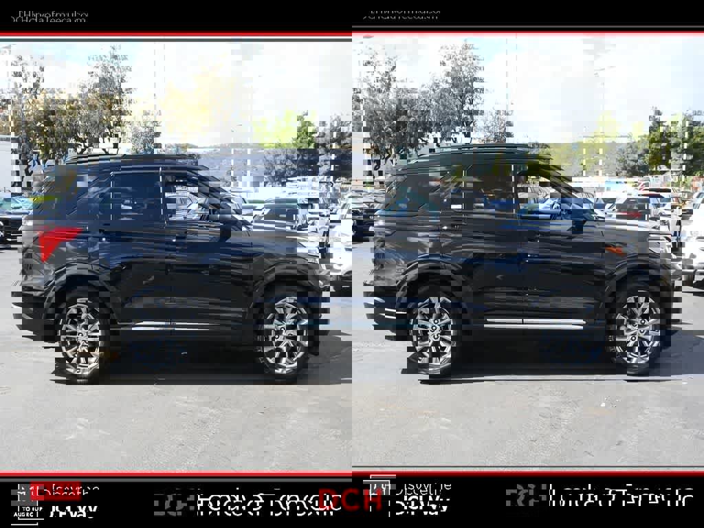 Used 2022 Ford Explorer XLT w/ Equipment Group 202A image 5