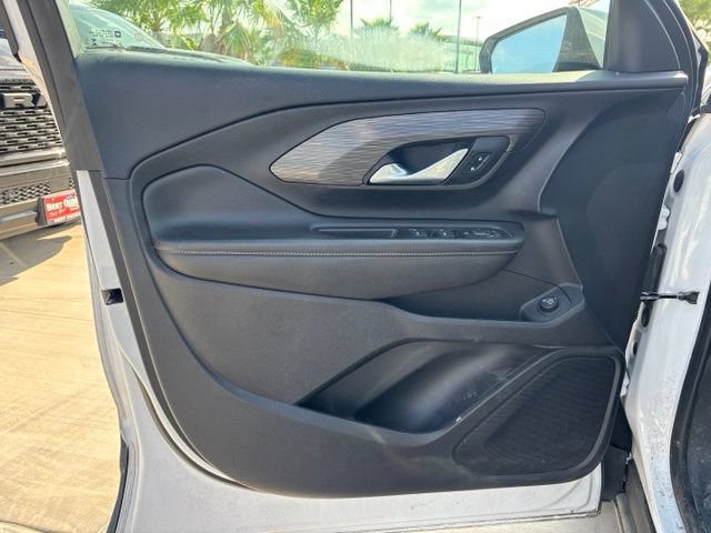 Used 2023 GMC Terrain SLE w/ Driver Convenience Package FWD image 9