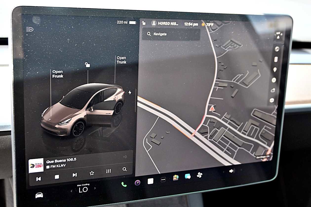 Used 2022 Tesla Model Y Performance AWD/4WD image 23