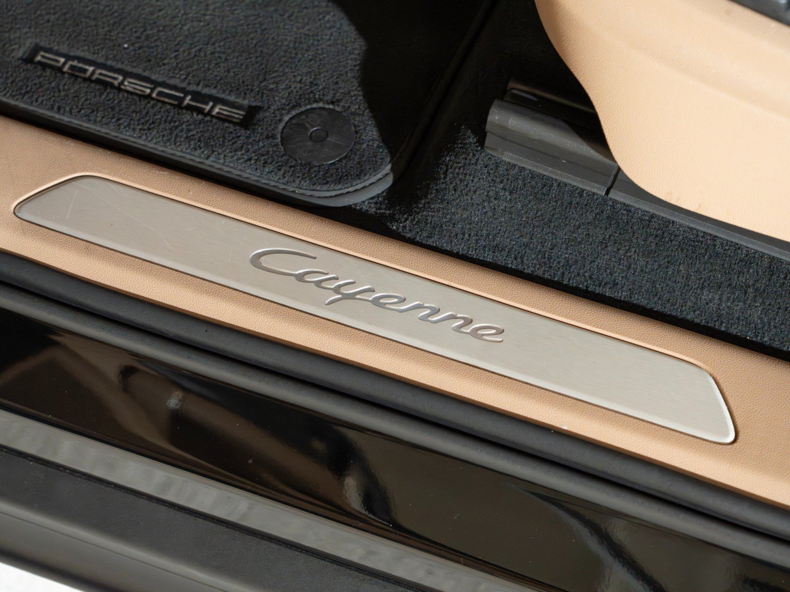Certified 2022 Porsche Cayenne AWD/4WD image 13