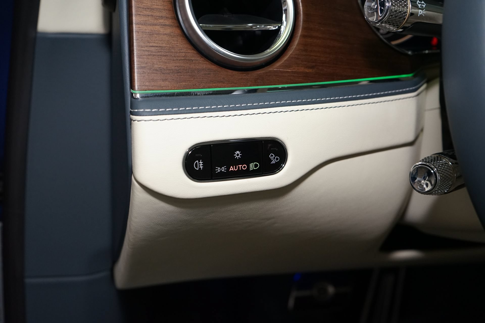 Used 2022 Bentley Flying Spur V8 AWD/4WD image 32