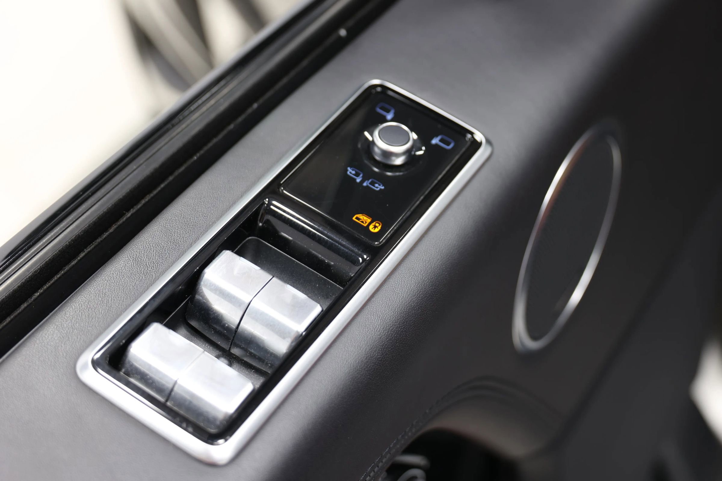 Used 2020 Land Rover Range Rover SV Autobiography Dynamic image 12