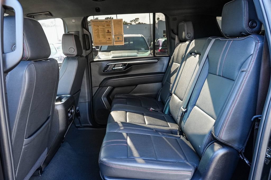 Used 2025 Chevrolet Suburban RST AWD/4WD image 17