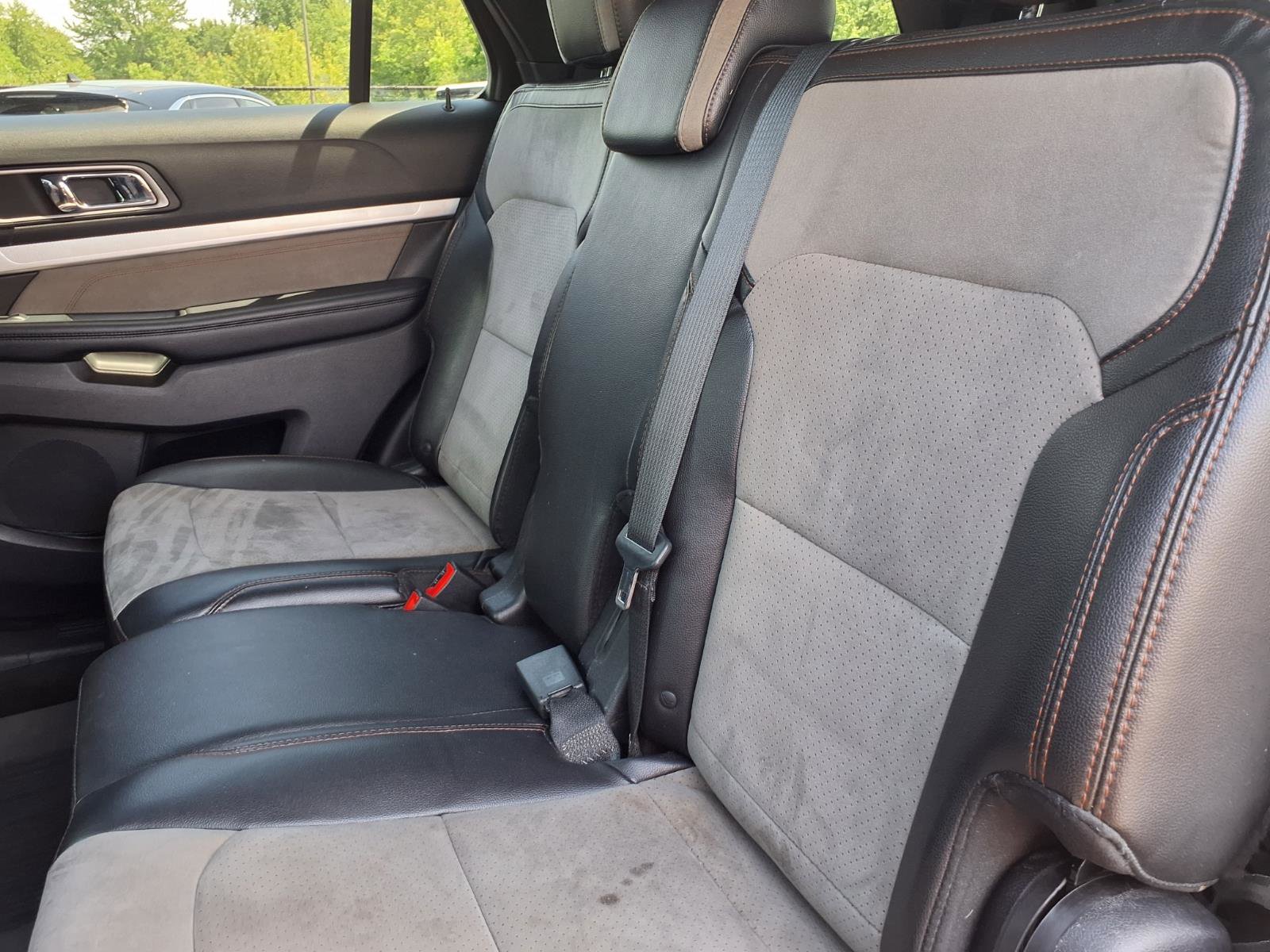 Used 2017 Ford Explorer XLT w/ Equipment Group 202A AWD/4WD image 7