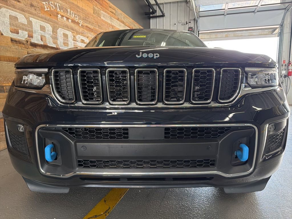 Used 2022 Jeep Grand Cherokee Overland w/ Luxury Tech Group IV image 6