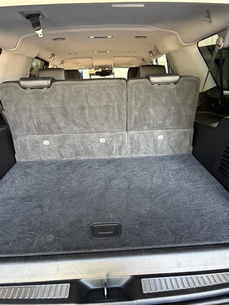 Used 2018 Chevrolet Suburban Premier image 21