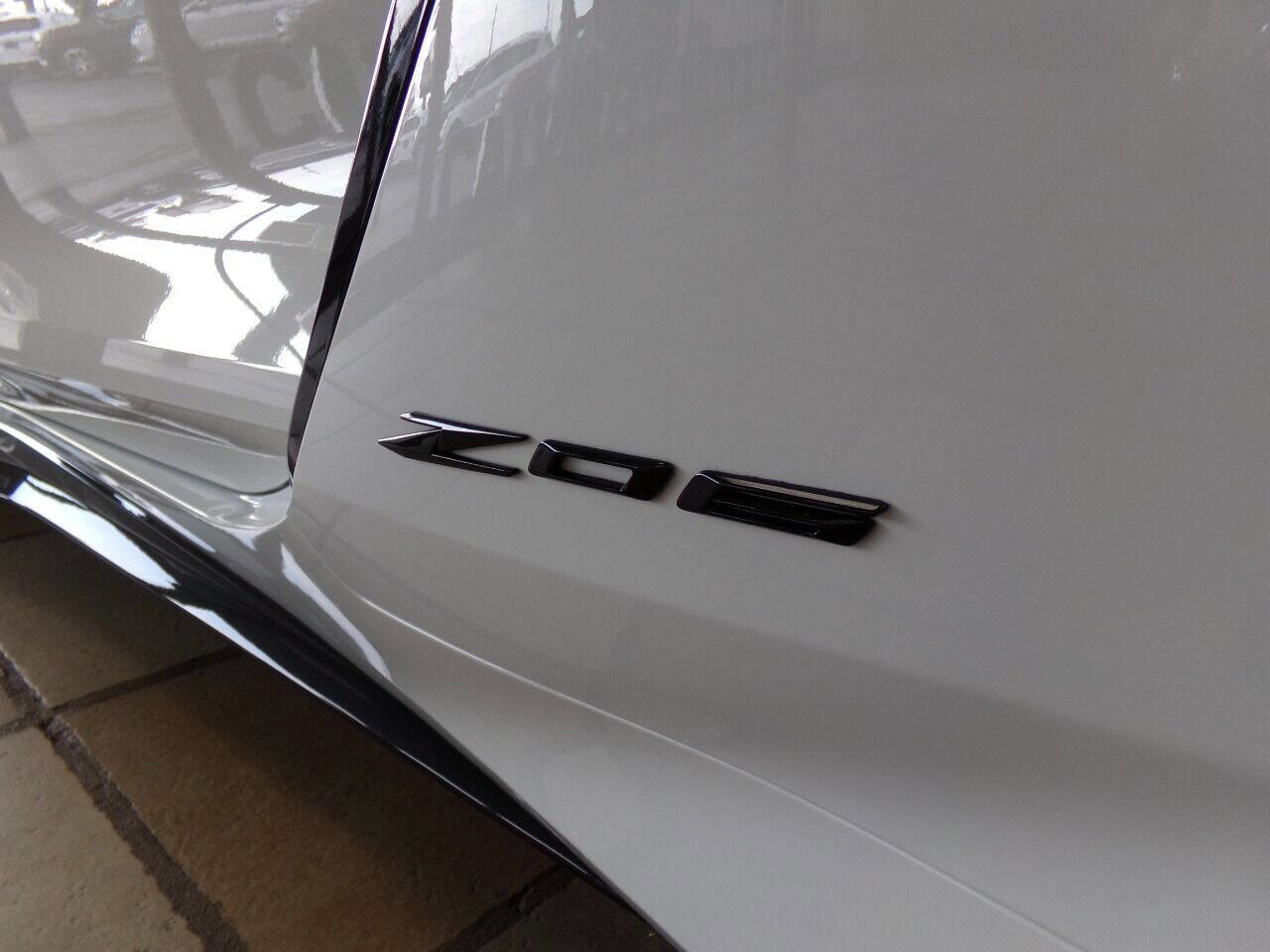 Used 2023 Chevrolet Corvette Z06 w/ 3LZ 70th Anniversary w/ Stealth Interior Trim Package image 27