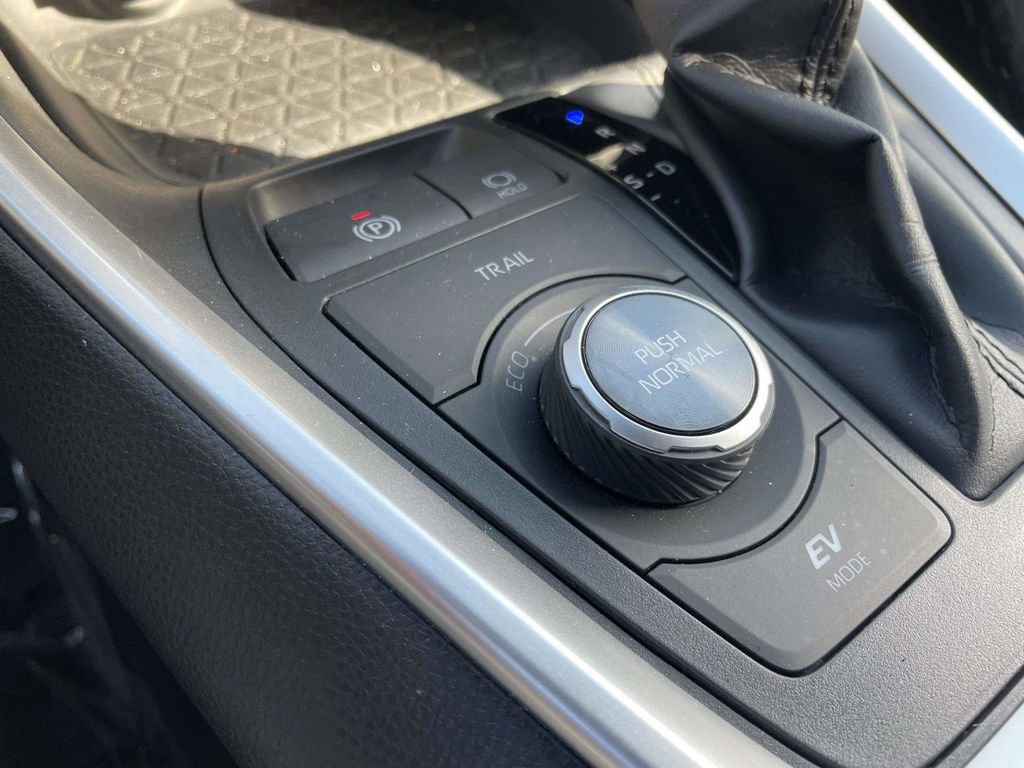 Used 2025 Toyota RAV4 XSE AWD/4WD image 41