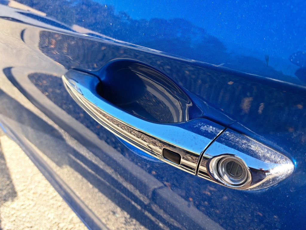 Used 2017 Hyundai Elantra Limited w/ Limited Tech Package 08 image 7