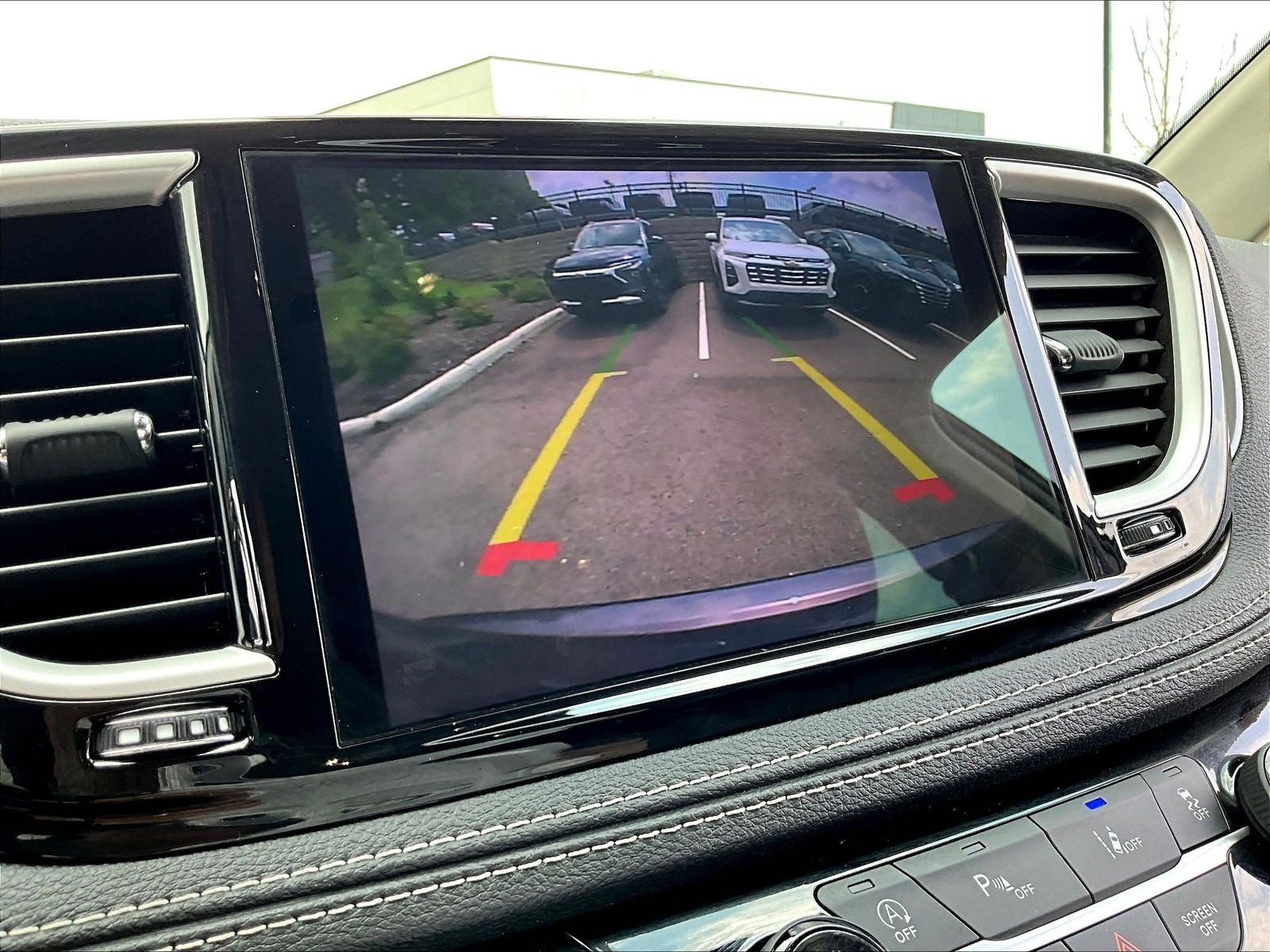 Used 2022 Chrysler Pacifica Touring-L FWD image 37