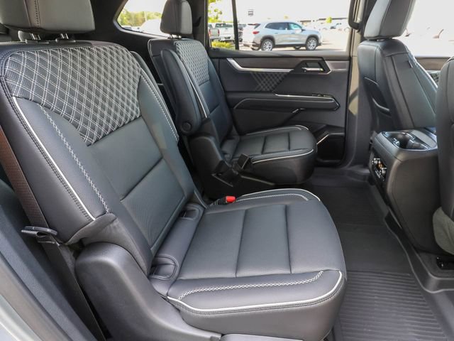 Used 2025 GMC Acadia Denali w/ Super Cruise Package FWD image 26