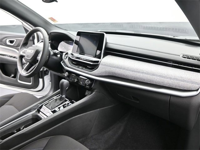 Used 2025 Jeep Compass Sport image 12