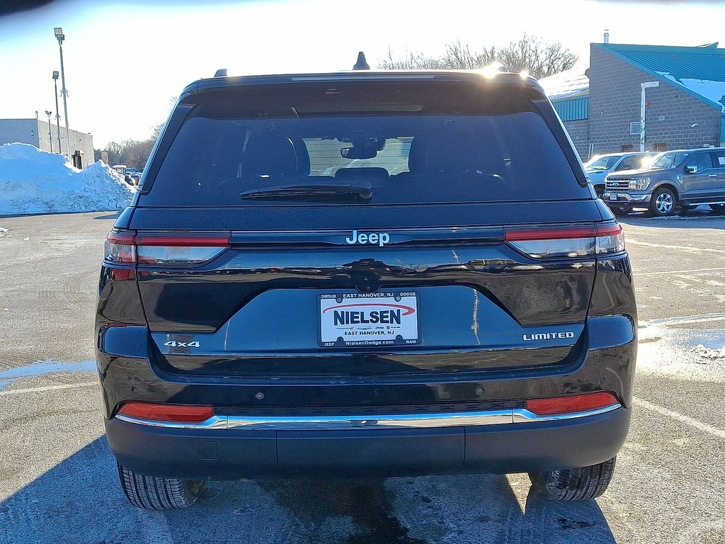 Used 2024 Jeep Grand Cherokee Limited image 23