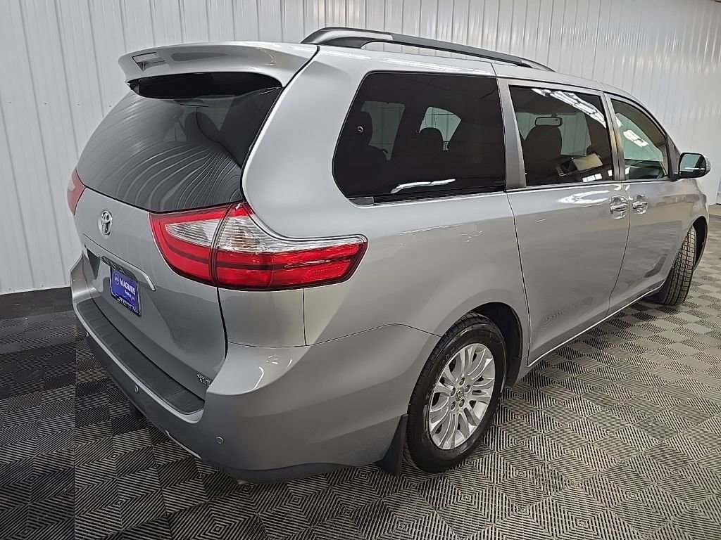 Used 2017 Toyota Sienna XLE w/ XLE Navigation Package image 10
