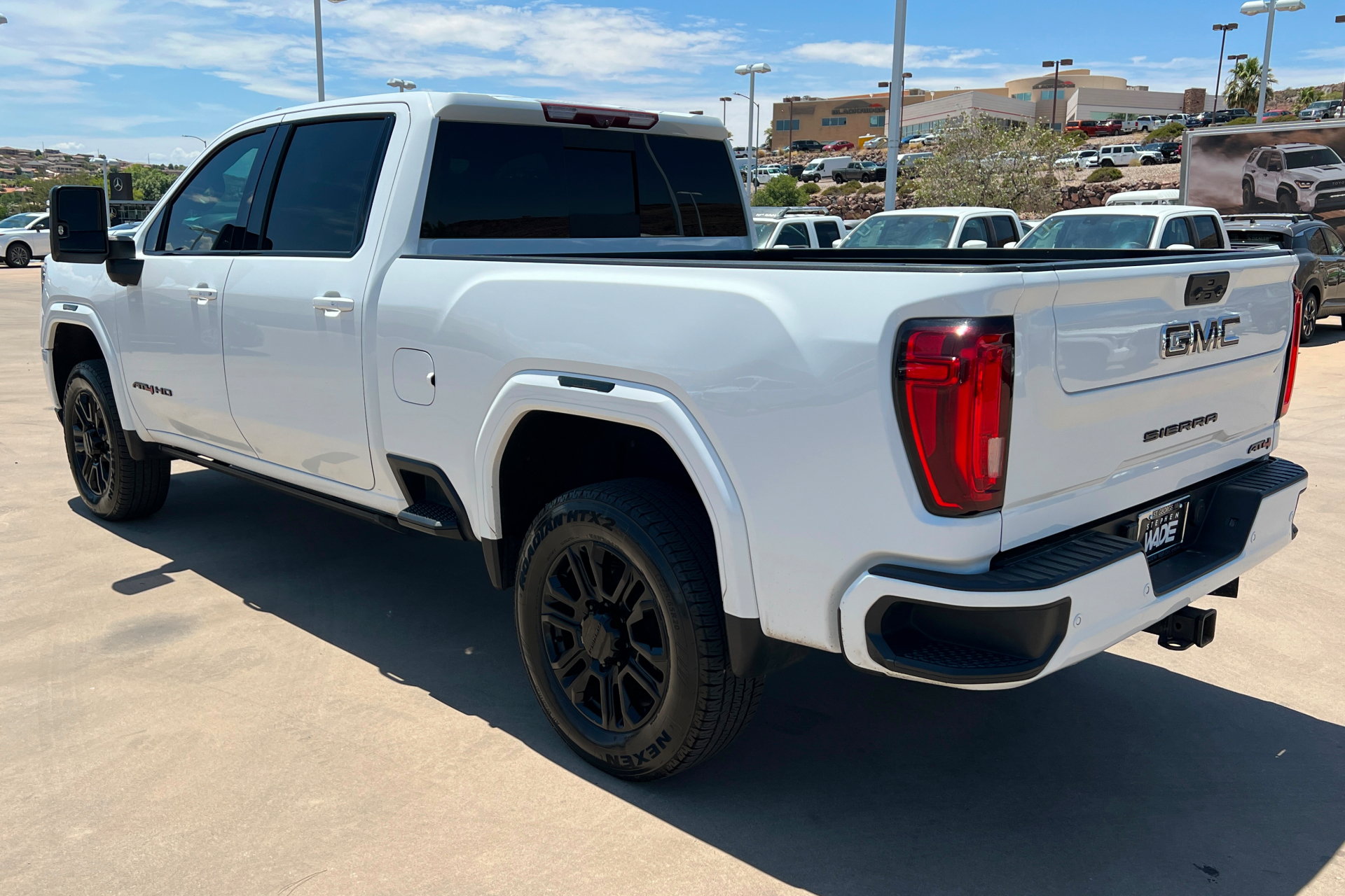 Used 2020 GMC Sierra 3500 AT4 w/ AT4 Premium Package AWD/4WD image 3