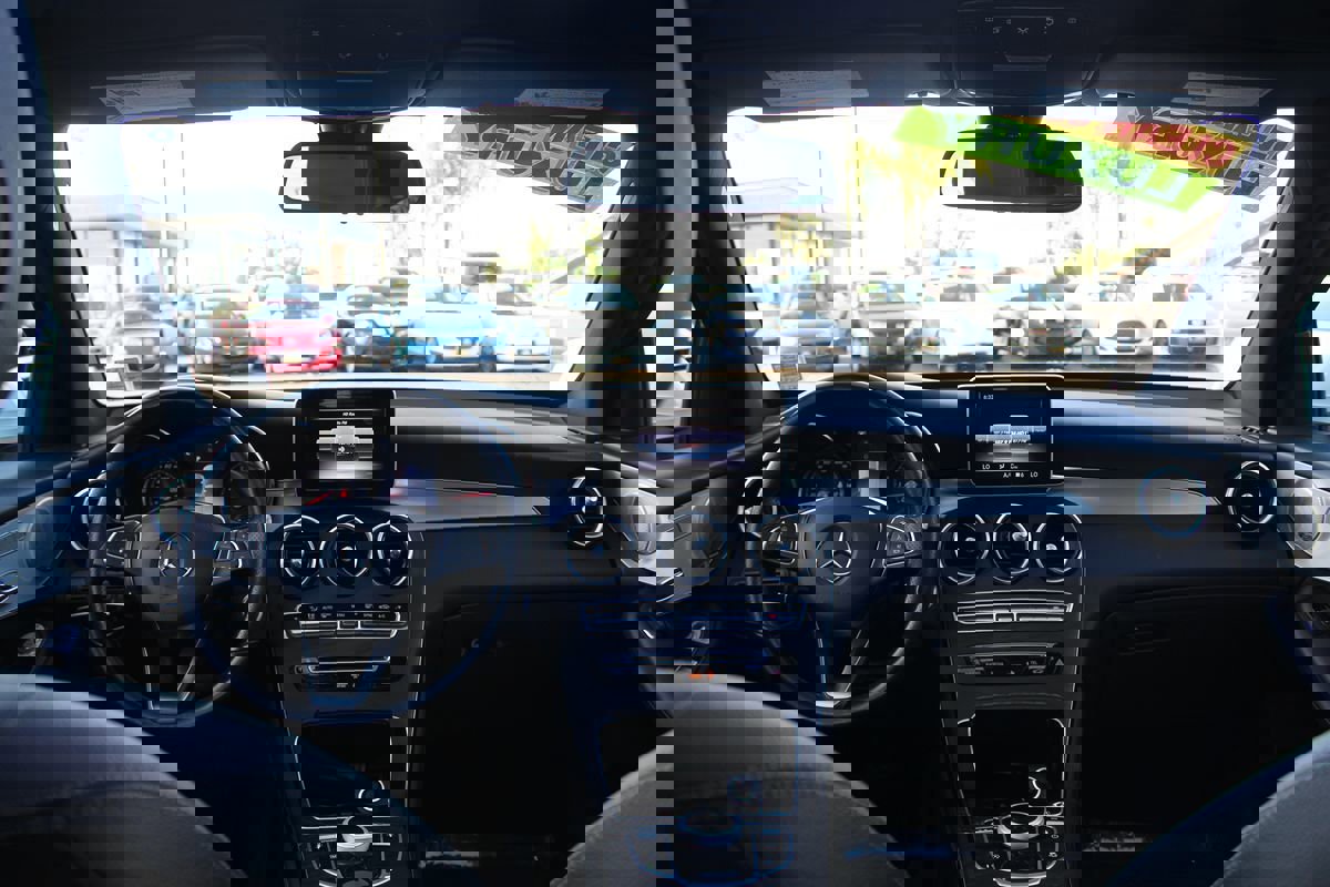 Used 2019 Mercedes-Benz GLC 300 4MATIC image 28