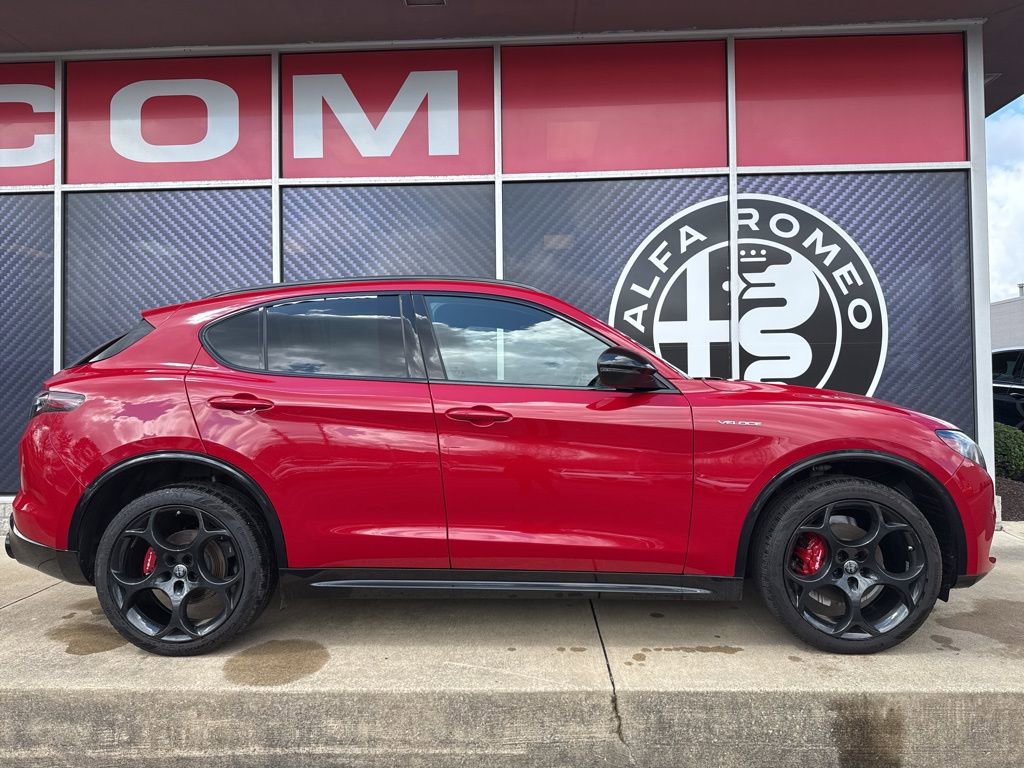 Used 2024 Alfa Romeo Stelvio Veloce image 4