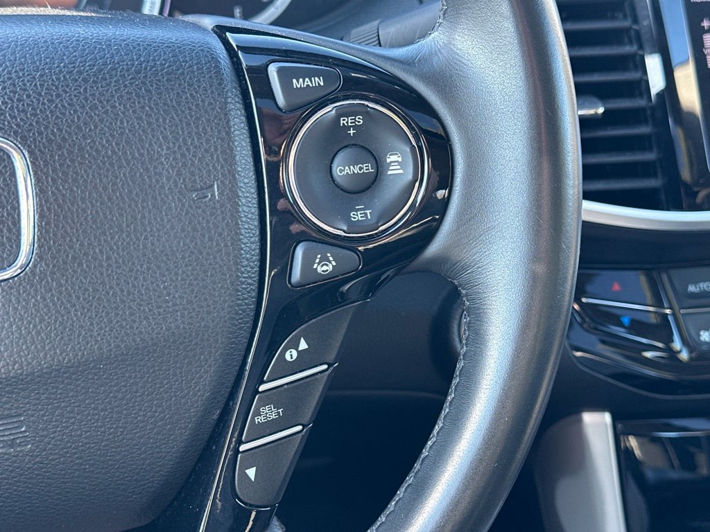 Used 2016 Honda Accord Touring image 21