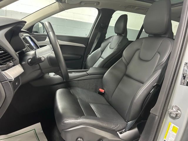 Used 2025 Volvo XC90 B5 Core image 9