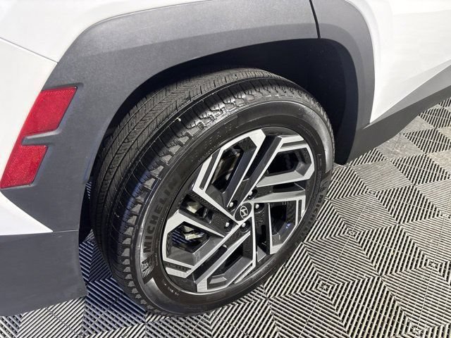 Used 2025 Hyundai Tucson Limited AWD/4WD image 6