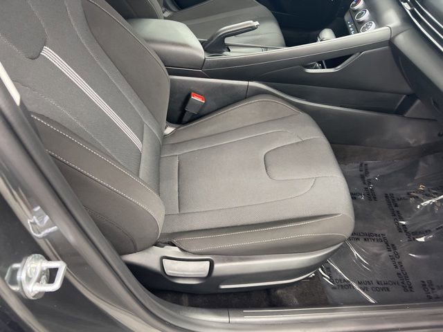 Used 2025 Hyundai Elantra SE image 23