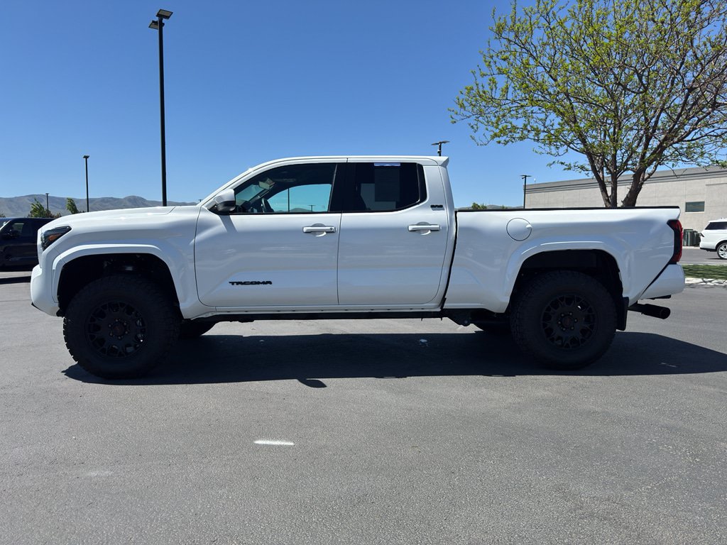 Used 2025 Toyota Tacoma SR5 AWD/4WD image 4