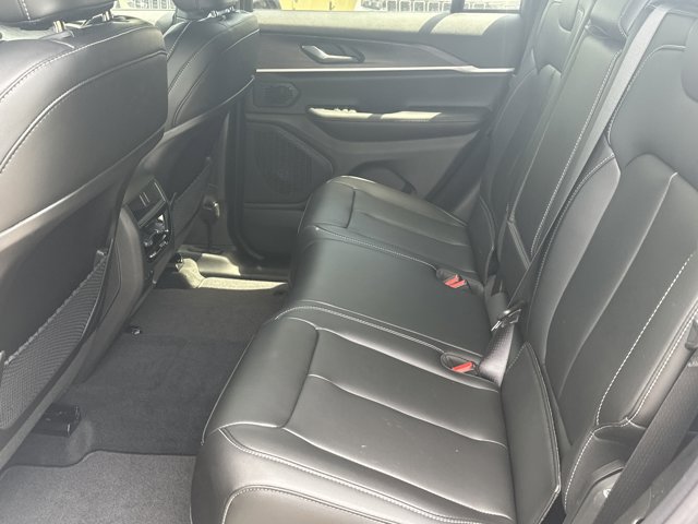 New 2026 Jeep Grand Cherokee Limited w/ Limited Altitude Package AWD/4WD image 19