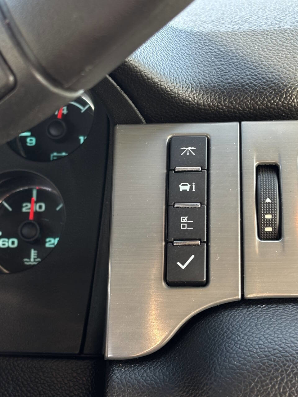 Used 2010 GMC Sierra 1500 SLE image 24