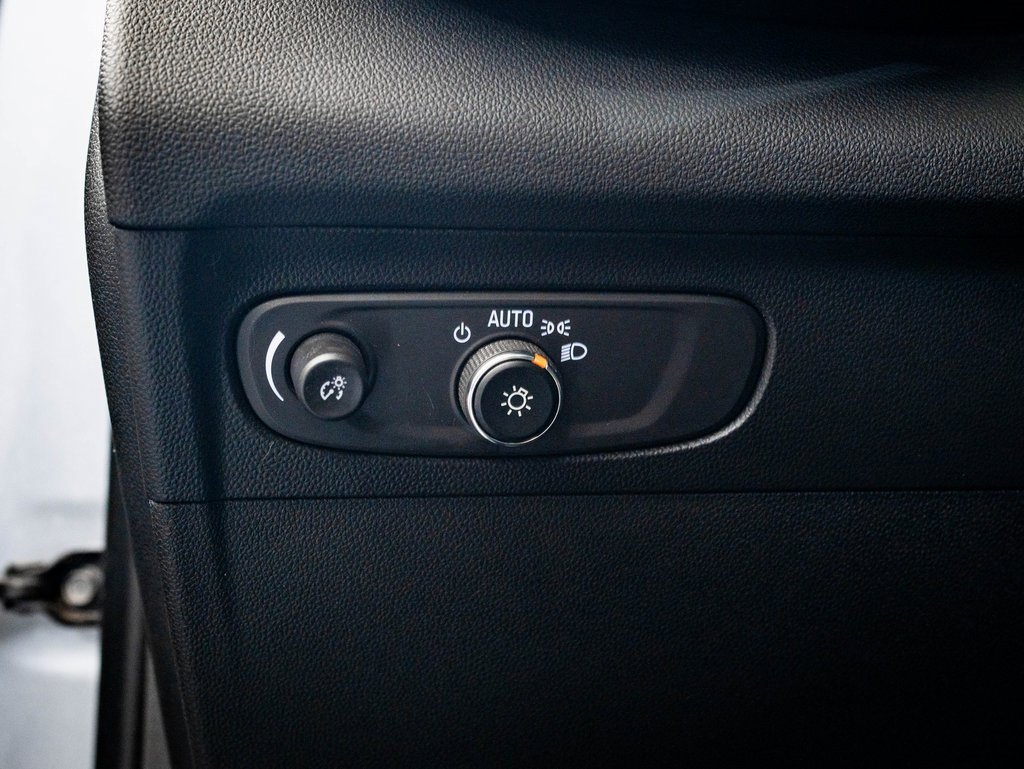 Used 2021 Buick Envision Essence w/ Sport Touring Package image 39