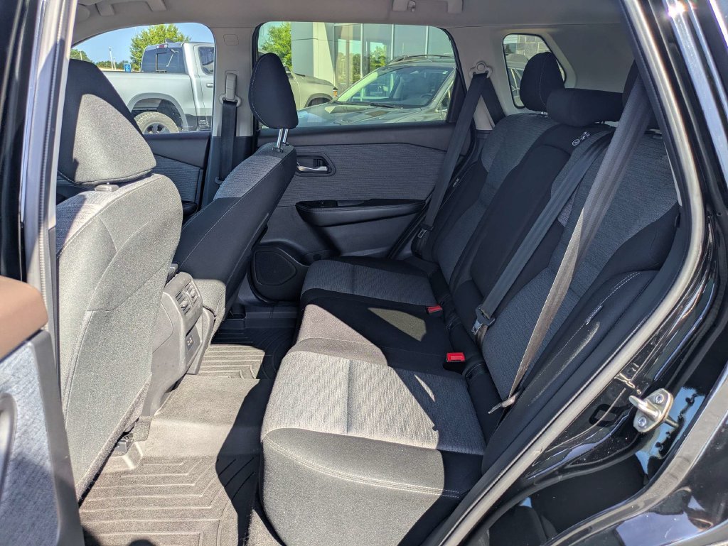 Used 2023 Nissan Rogue SV AWD/4WD image 15