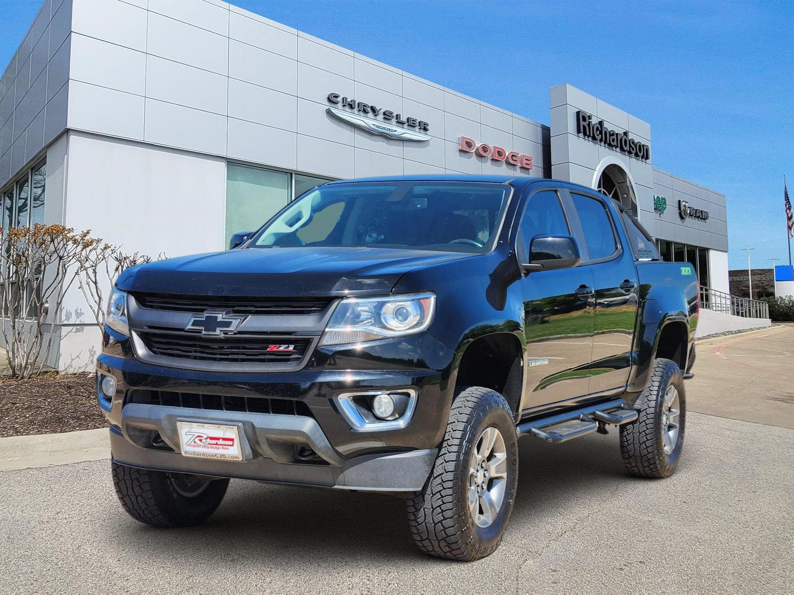 Used 2017 Chevrolet Colorado Z71 AWD/4WD image 2