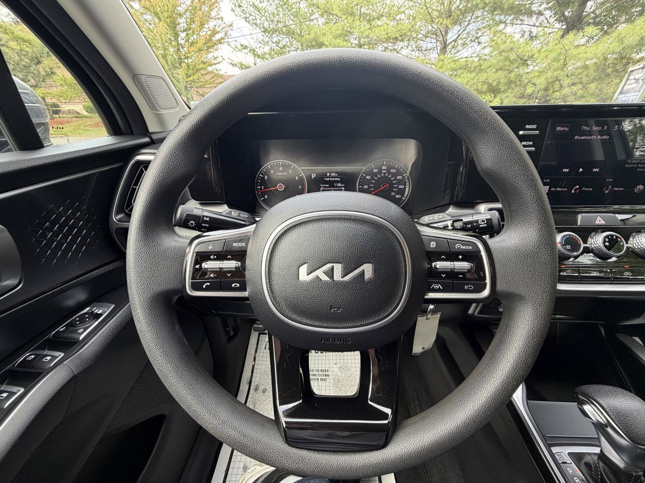 Used 2023 Kia Sorento LX AWD/4WD image 15