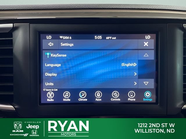 Used 2018 Chrysler Pacifica Touring-L FWD image 19