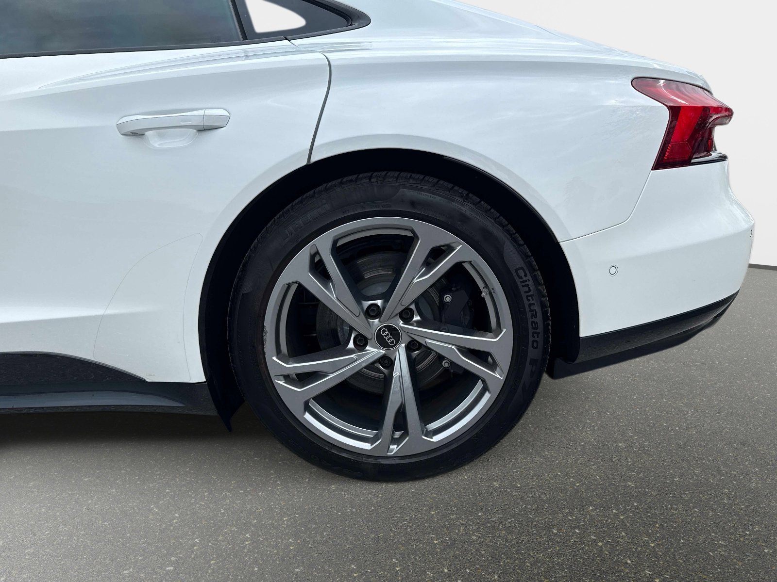 Used 2023 Audi e-tron GT Prestige image 11