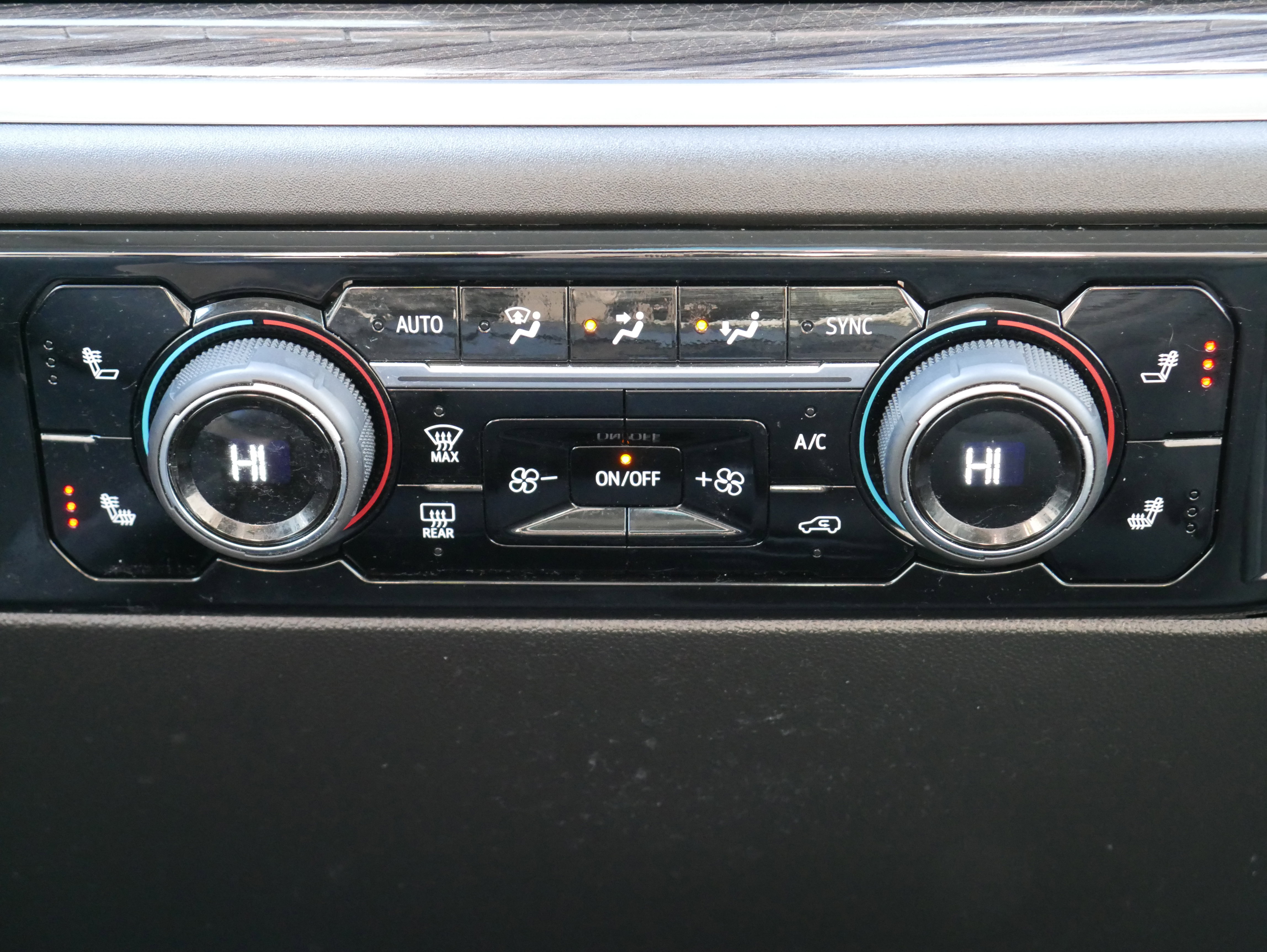 Certified 2025 Chevrolet Silverado 1500 LT AWD/4WD image 20