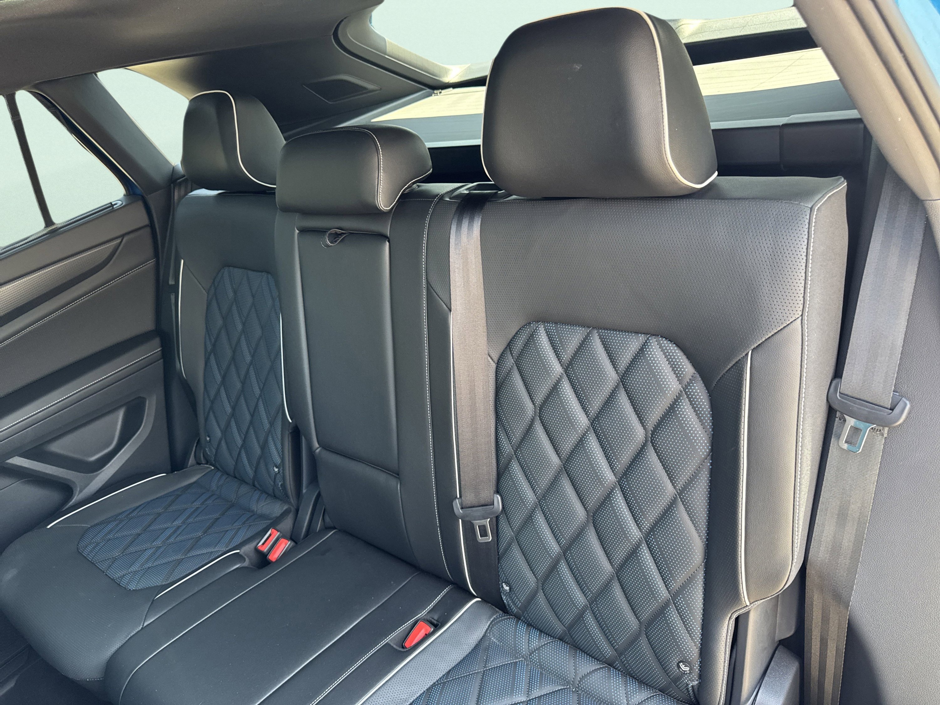 Used 2024 Volkswagen Atlas Cross Sport SEL Premium R-Line image 27