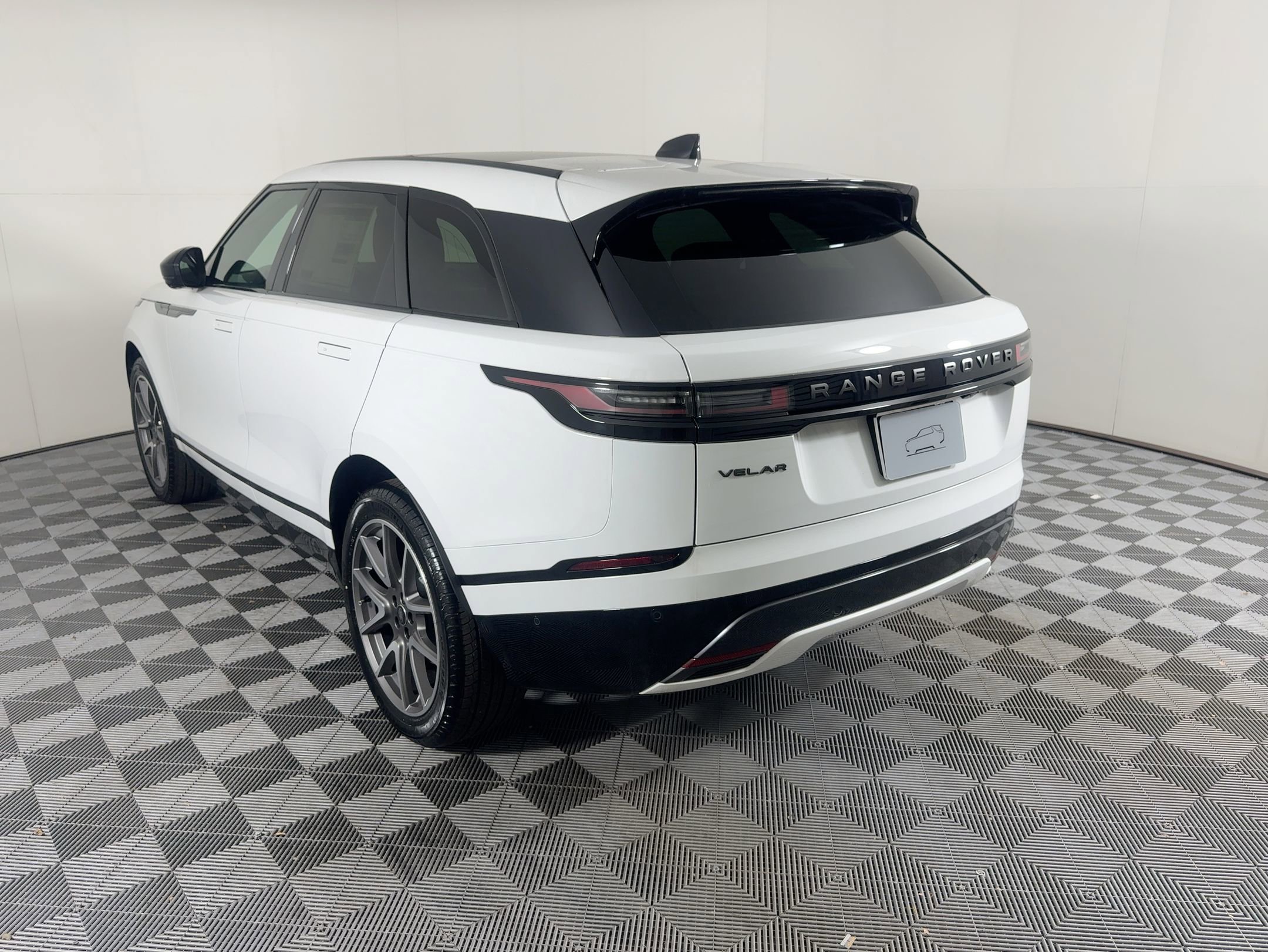 New 2026 Land Rover Range Rover Velar Dynamic SE image 28