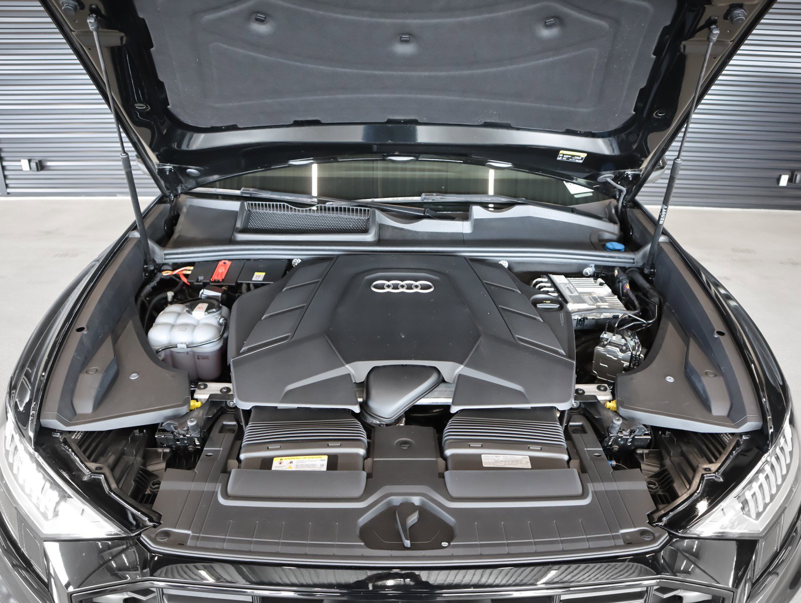 Used 2023 Audi Q8 Premium Plus w/ Premium Plus Package image 28